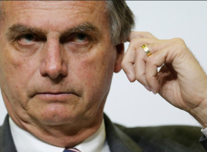 Bolsonaro, agli arresti domiciliari, può ricevere visite familiari ma su autorizzazione della Corte